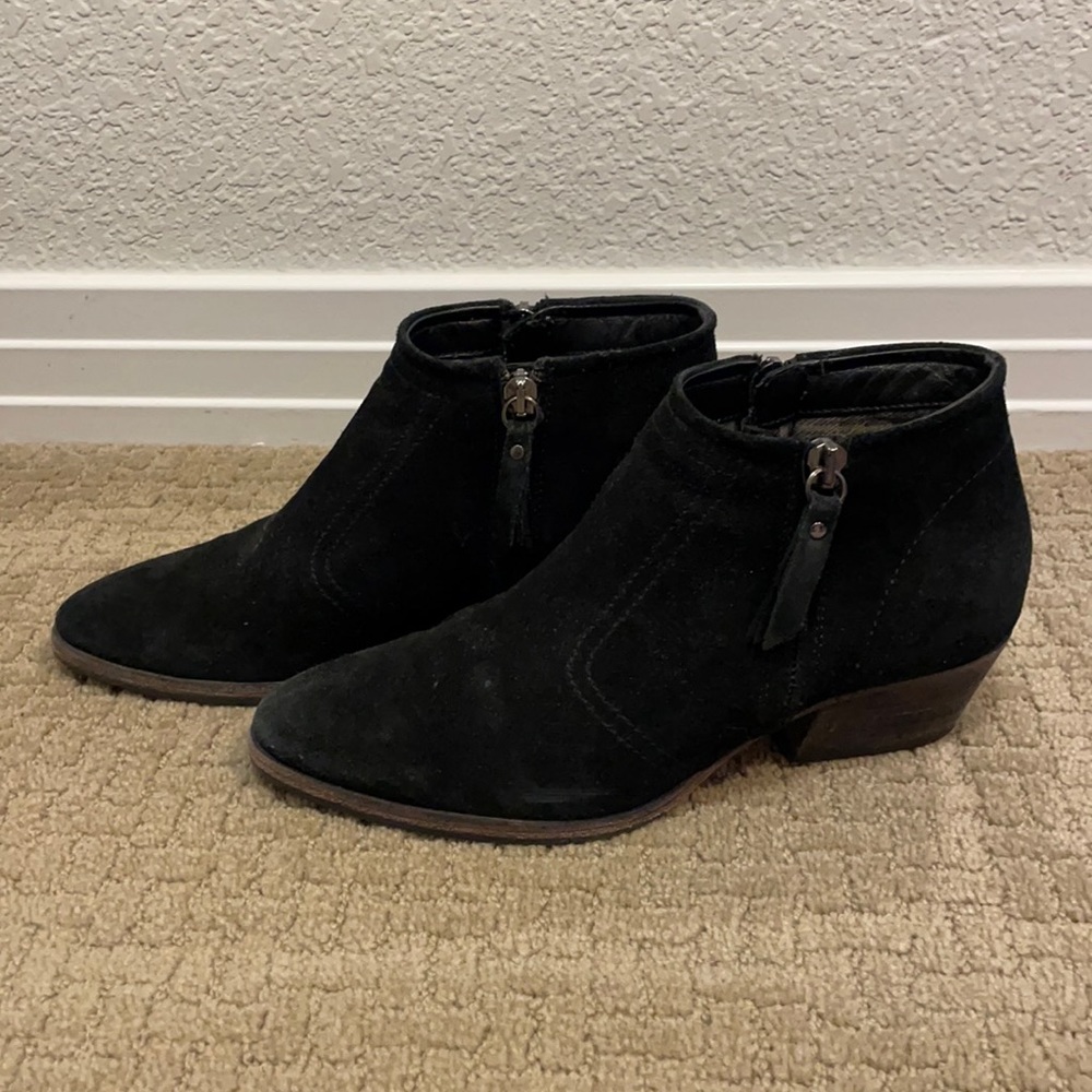 Aquatalia ankle booties! Size 6, black, barely worn and very comfortable!